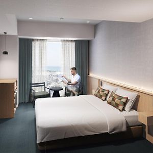 Moderate Zimmer mit Kingsize-Bett